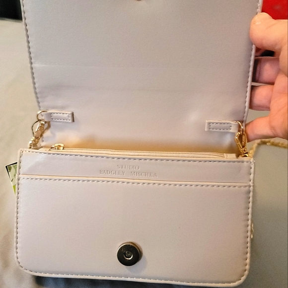 Small Diamond Quilted Badgley Mischka Purse. - Picture 4 of 8